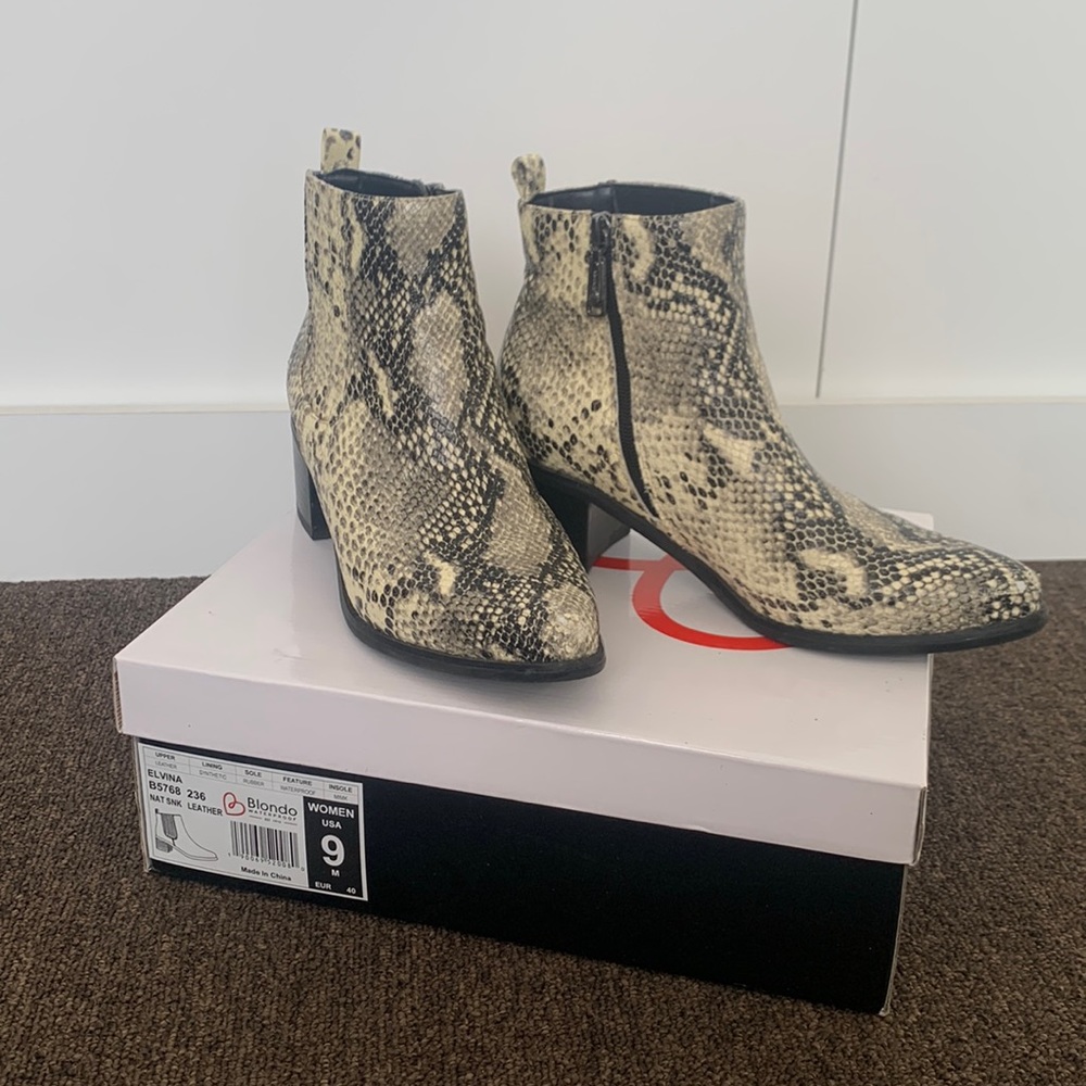 Blondo Elvira boots snake skin leather sz 9
